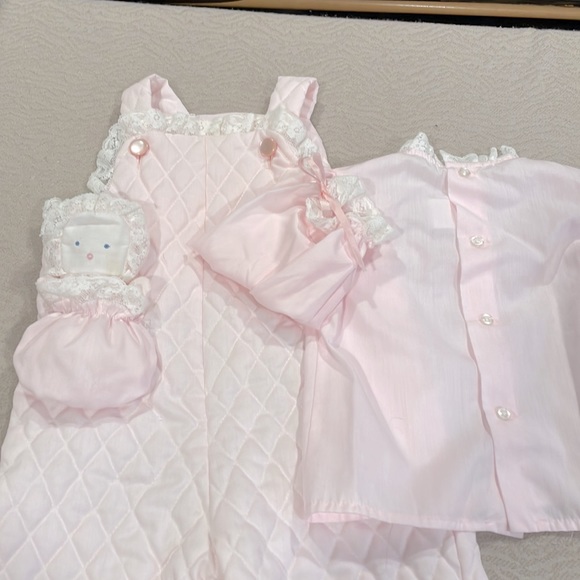 Vintage! Pink 3 piece overall, shirt & doll baby set, baby 9-12 months - Picture 3 of 12
